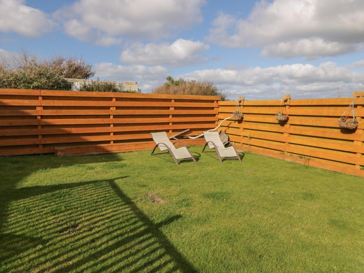 Coed Llai Vila Holyhead Exterior foto
