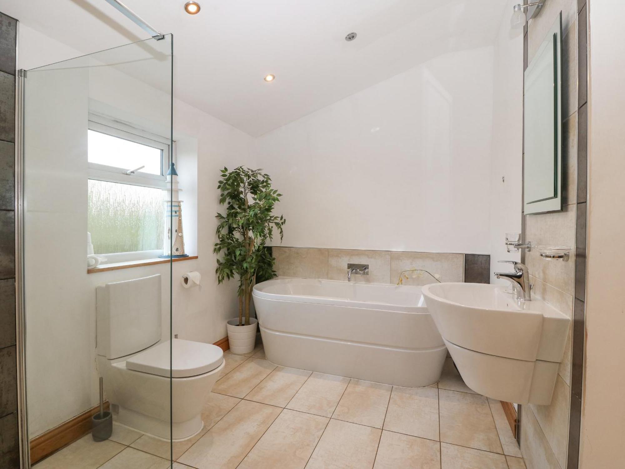 Coed Llai Vila Holyhead Exterior foto
